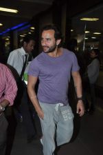 Saif Ali Khan snapped at Airport in Mumbai on 16th Nov 2013